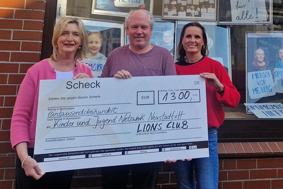 Ulrike Baumann, Mano Salokat und Stephanie Hagen (v. lks.).