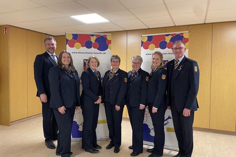 Der Vorstand bleibt unverändert: Jan Philipp Ruge, Sylvia Stühmer, Uta Langbehn, Christina Schwartz, Sonja Kutrieb, Anna Voß und Martin Härtner (v. lks.).