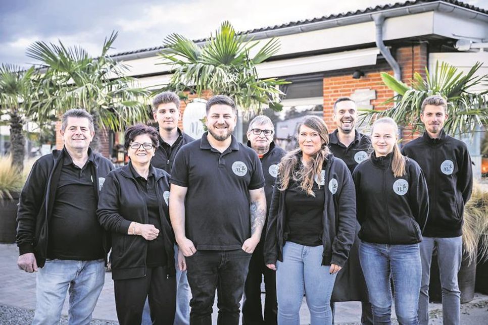 Das Team vom Restaurant „Land & Meer“ heißt Gäste das ganze Jahr über willkommen.