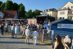 Bestes Wetter und hochkarätiger Jazz sorgten für gute Laune auch bei den „Zaungästen“.