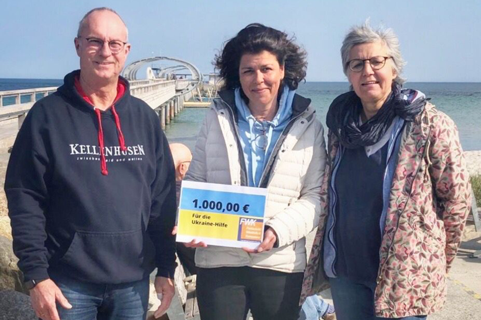 Herwart Langmaack (2. Vorsitzender FWK), Bürgermeisterin Nicole Kohlert, Gabriele Bossmann (Fraktionssprecherin FWK) (v. lks.).