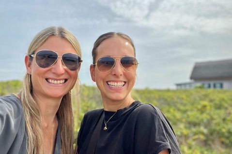 Hatten eine sehr gute Zeit in Heiligenhafen: Podcasterinnen und reporter-Redakteurinnen Gesche Muchow (lks.) und Kristina Kolbe.