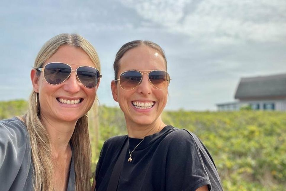Hatten eine sehr gute Zeit in Heiligenhafen:  Podcasterinnen und reporter-Redakteurinnen Gesche Muchow (lks.) und Kristina Kolbe.