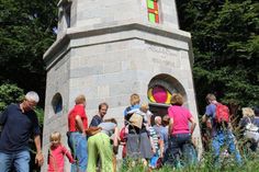 Führungen auf dem Elisabethturm mit vielen spannenden Geschichten rund um seine Entstehung und das Forst- und Wirtshaus am Fuße bietet das Dorf- und Schulmuseum zum Sommerfest auf dem Bungsberg am 31. August an.