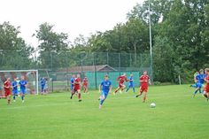 Jakob Tetzlaff auf dem Weg zum gegnerischen Tor, Torschütze zum Lütjenburger 1:0.