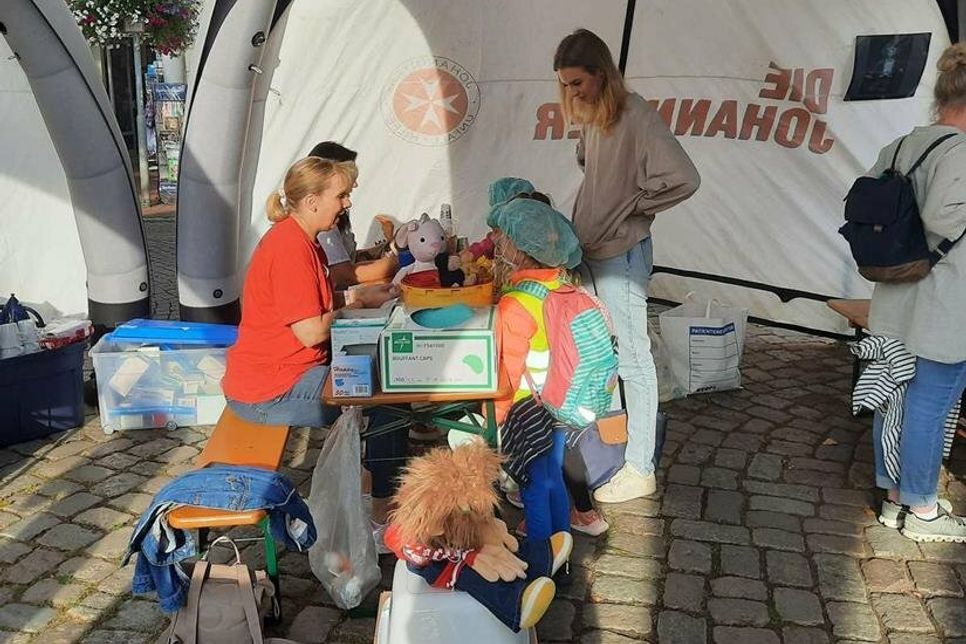 Für die Kleinsten eröffnete extra eine Teddybärklinik, in der das geliebte Kuscheltier zur ärztlichen Untersuchung vorbeigebracht werden konnte.