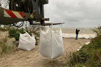In Pelzerhaken wurden die Strandzugänge vom Bauhof mit Sandsäcken gesichert.