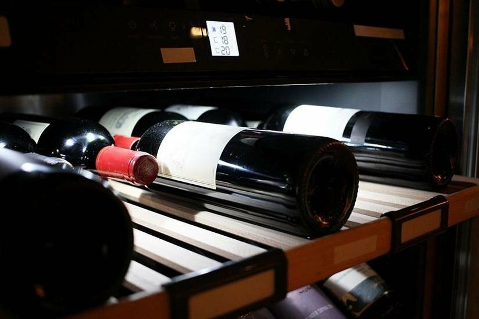 Auch Rotwein sollte gekühlt werden - wenn auch nicht so stark, wie Weißwein.