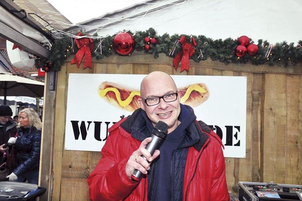 DJ René Kleinschmidt führt als Moderator durch das musikalische Programm. (Foto: Holger Kasnitz)