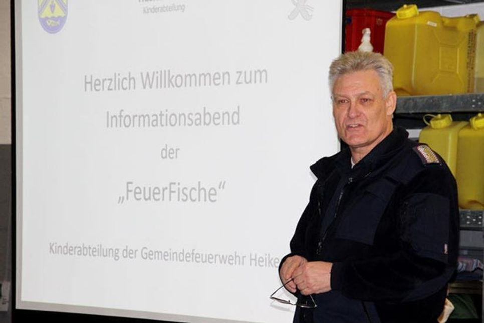 Gemeindewehrführer Jens Willrodt bei der Begrüßung.