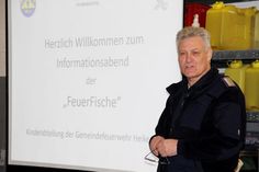 Gemeindewehrführer Jens Willrodt bei der Begrüßung.