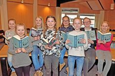 Die Schulsieger und Teilnehmer des Kreisentscheids beim bundesweiten Vorlesewettbewerb Marisa Groß (Raisdorf), Victoria Sinkevic (Lütjenburg), Isabell Tews (Plön), Ida Stolzenwald (Lütjenburg), Yara Louisa Kiosz (Preetz), Sina Schulz (Preetz), Johanna van Elten (Schönberg) und Jette Plath (Heikendorf).