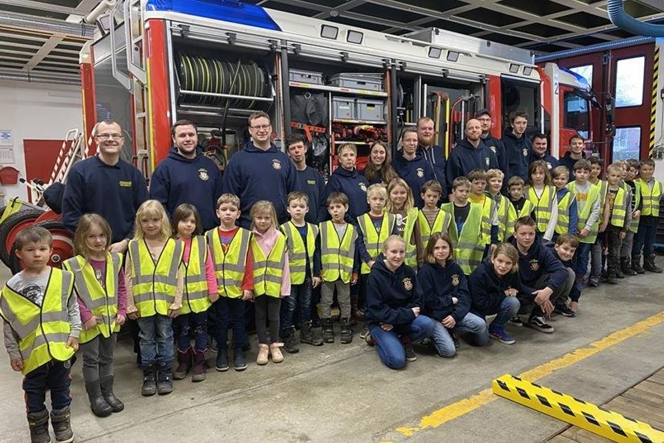 Der jüngste Nachwuchs der Feuerwehr Scharbeutz durfte im Feuerwehrgerätehaus übernachten.