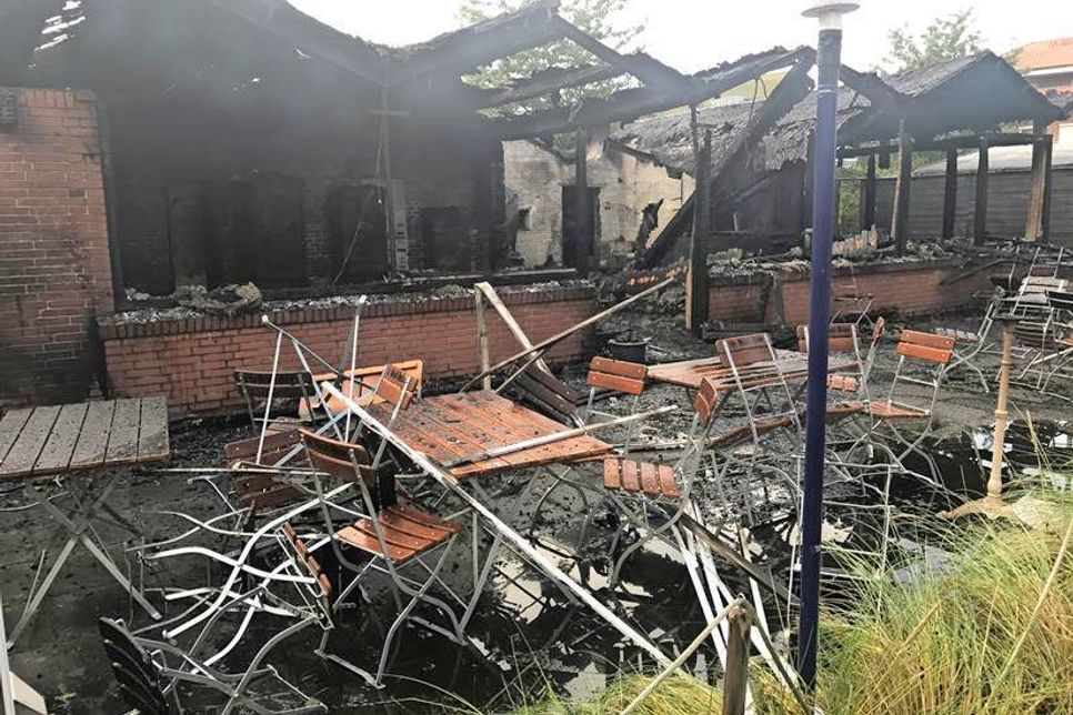 Ein Bild vom 16. August vergangenen Jahres. Das komplette Gebäude wurde durch den Brand zerstört.