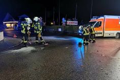 Auf der Kreuzung befindliche Trümmerteile und Glasscherben wurden durch die Grömitzer Einsatzkräfte beseitigt. Die betroffene Kreuzung war für die Dauer des Einsatzes rund eine Stunde voll gesperrt.