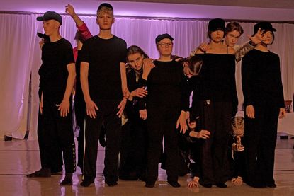 Das „impuls“-Tanztheater greift Fragestellungen der Ausstellung auf.