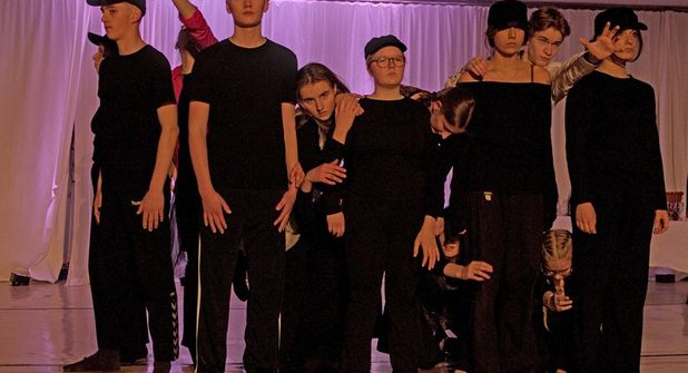 Das „impuls“-Tanztheater greift Fragestellungen der Ausstellung auf.