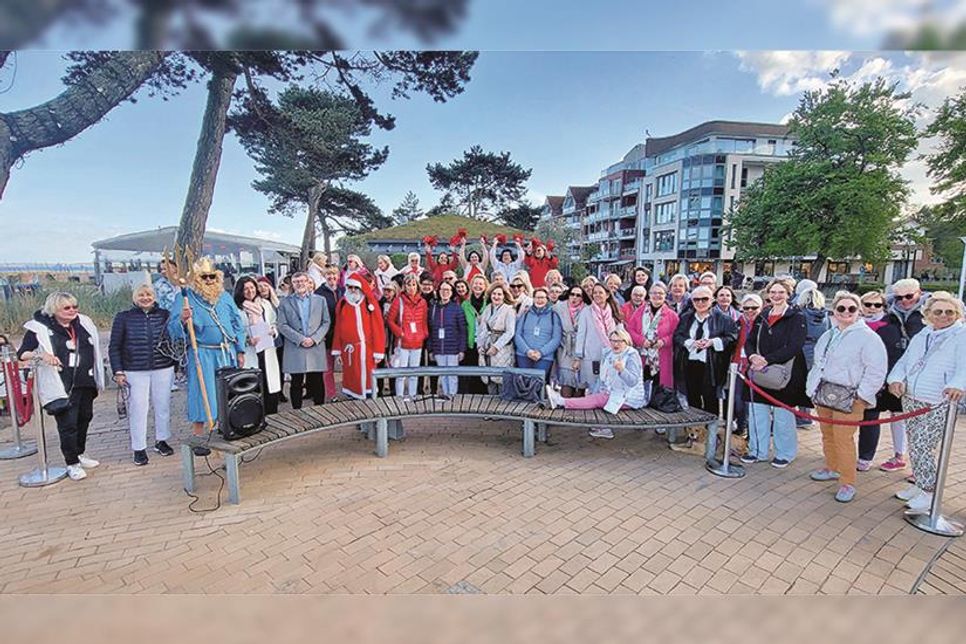 Sie feierten ihre eigene Seebrücken-Eröffnung mit Remember-Shooting, Cocktailempfang, Führung und Seebrücken-Dinner: Der Verein der Küstenladies bei strahlendem Sonnenschein am 6. Mai.