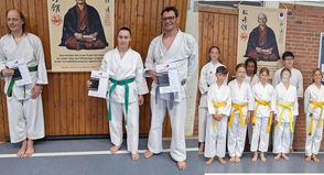 Erfolgreiche Sportlerinnen und Sportler der Karatesparte des TSV Lensahn.