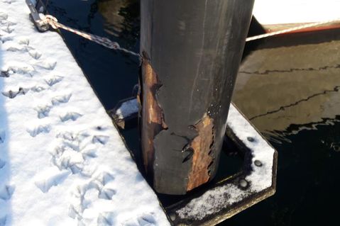 Die Haltedalben befinden sich in einem schlechten Zustand und werden deshalb erneuert.