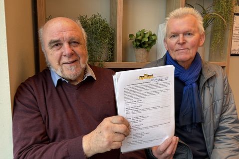 Günter Kalin vom Vorstand des Fördervereins Bürgerschloss Bredeneek und Dr. Dietrich Sturm, Programmleiter der „Bredeneeker Gespräche“ stellten das Jahresprogramm vor.