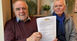 Günter Kalin vom Vorstand des Fördervereins Bürgerschloss Bredeneek und Dr. Dietrich Sturm, Programmleiter der „Bredeneeker Gespräche“ stellten das Jahresprogramm vor.