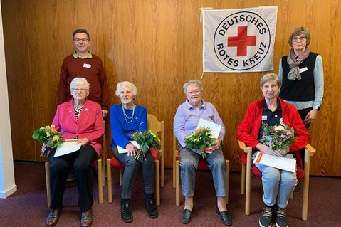 Dirk Sarau, Heidi Tamm, Brigitte Meckelnburg, Ilse Löffelbein, Angelika Prüss und Britta Zweiacker (v. lks.).