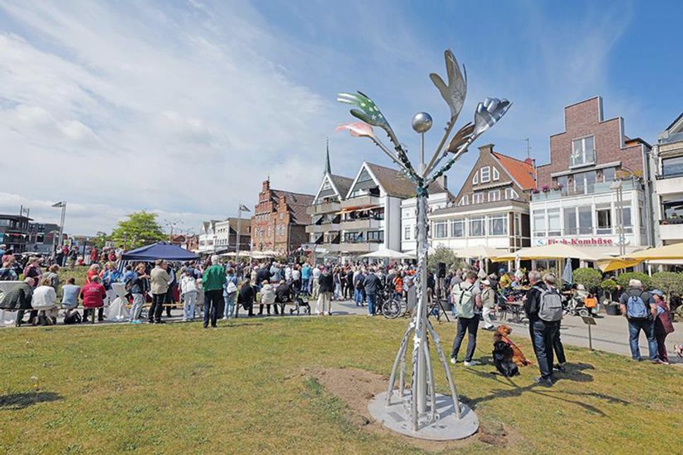 Bei bestem Wetter besuchten viele Gäste die Eröffnung der 17. WindArt in Travemünde.