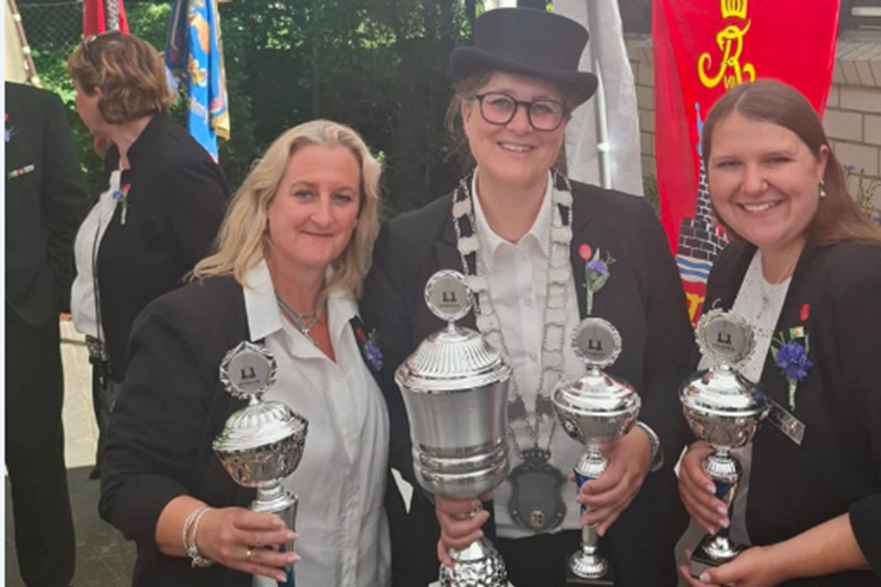 Neue Gildekönigin wurde Jennifer Bruhn (Foto rechts: Mitte). Ihr folgten auf Platz zwei Sandra Wiese (l.) und Finja Fröse (r.).