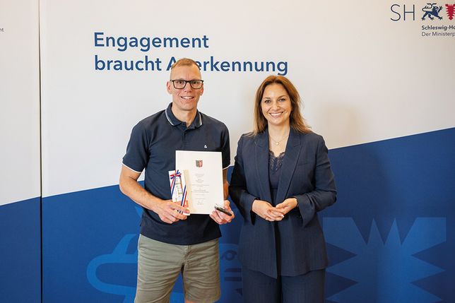 Matthias Haß aus Ahrensbök erhält Sportverdienstnadel des Landes