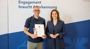 Matthias Haß aus Ahrensbök erhält Sportverdienstnadel des Landes