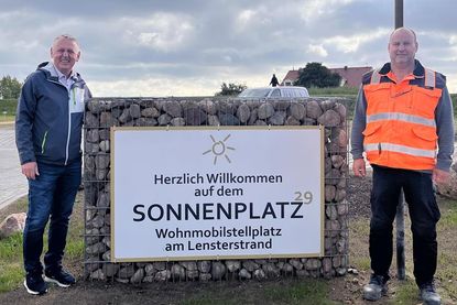 Der Platz ist täglich 24 Stunden geöffnet, wobei die Nachtruhe von 22 bis 6 Uhr einzuhalten ist.