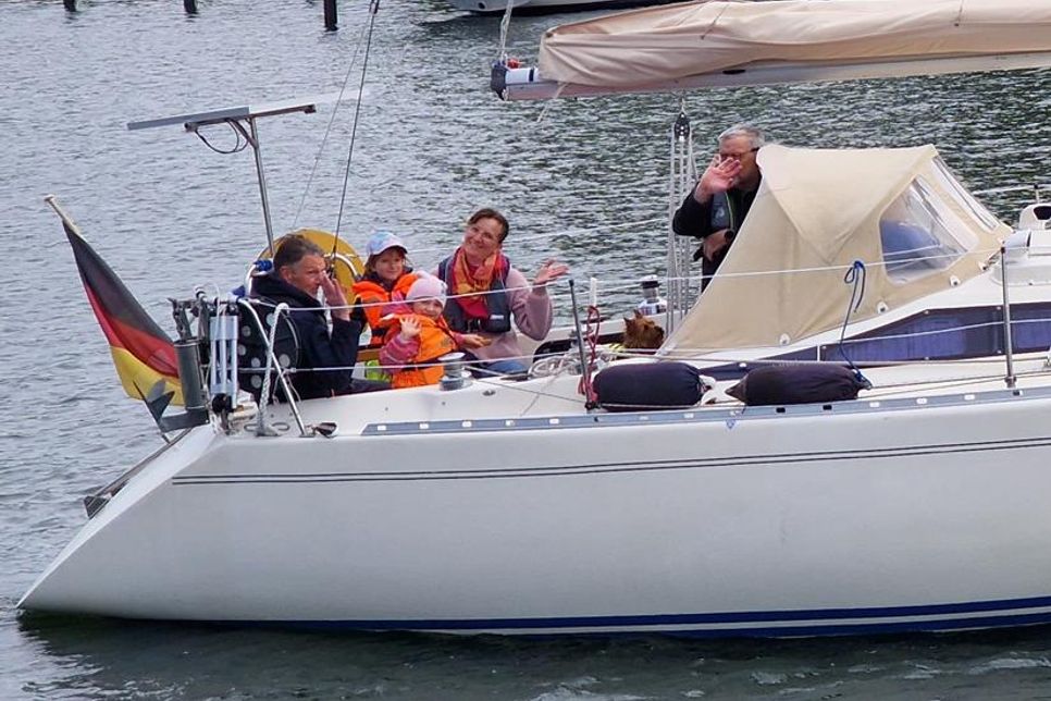 Zum Abschluss fand eine Fahrt mit dem Segelboot im Neustädter Hafen statt.