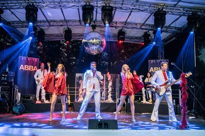 „A33A Fever – Das Original“ lässt am Sonntag die größten ABBA-Hits live aufleben. (Foto: Thomas Dubbis)