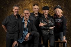„Tin Lizzy“ heizt dem Publikum am Samstag mit Rockklassikern ordentlich ein.