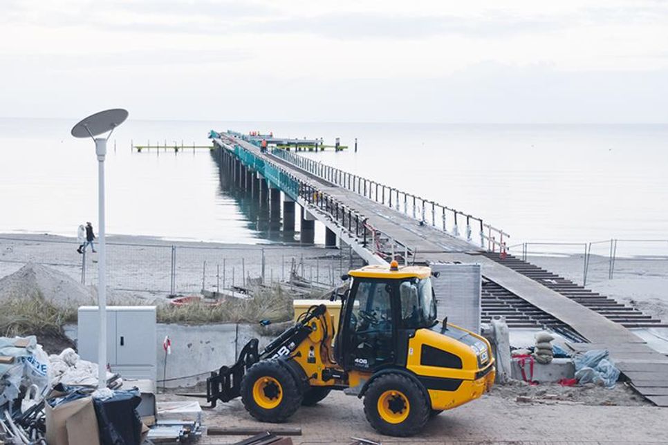 Blick auf die Baustelle der Scharbeutzer Seebrücke.
