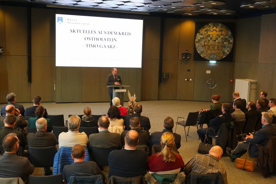 „Die Kreise sind systemrelevant, aber nicht systemgerecht finanziell ausgestattet“, resümierte Landrat Timo Gaarz beim Kommunaldialog.