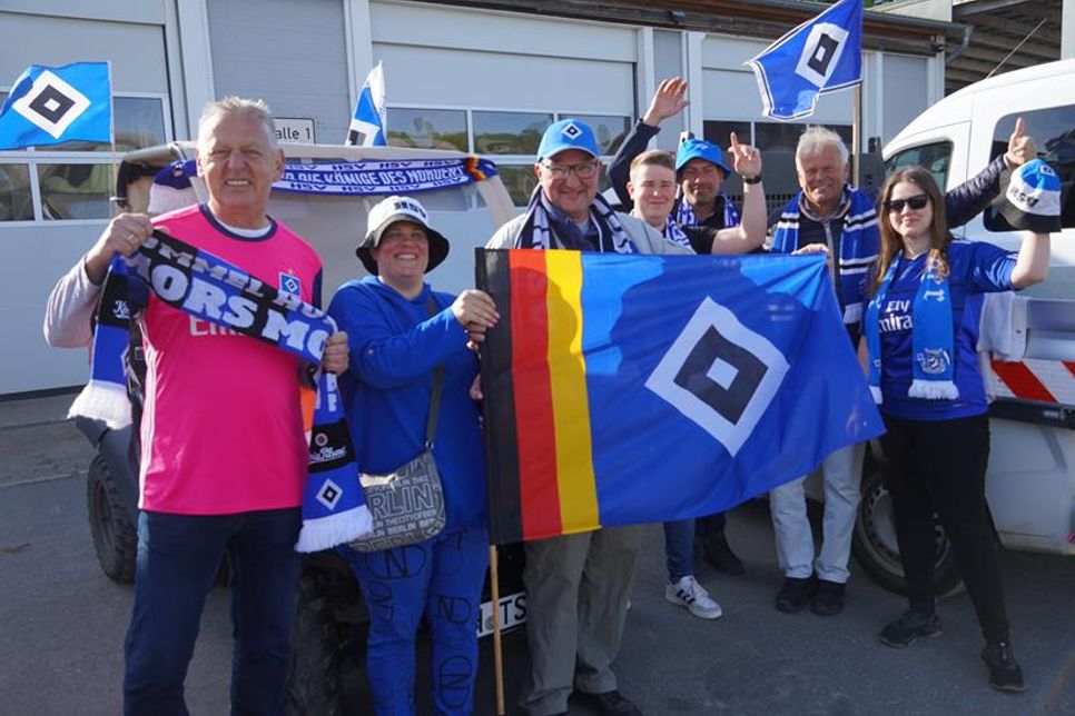 Der HSV spielt kommende Saison wieder in der 1. Bundesliga. Das löst auch bei den treuen Fans in Grömitz Jubel aus.