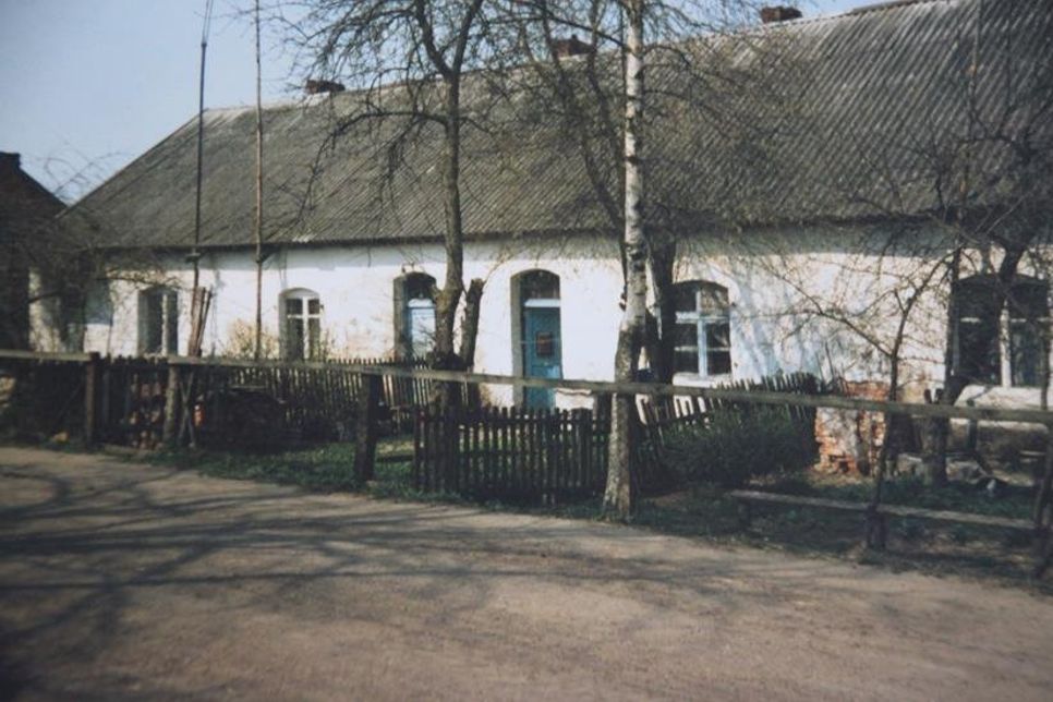 Das Bild zeigt das einstige Elternhaus auf dem Gut Brakupönen.