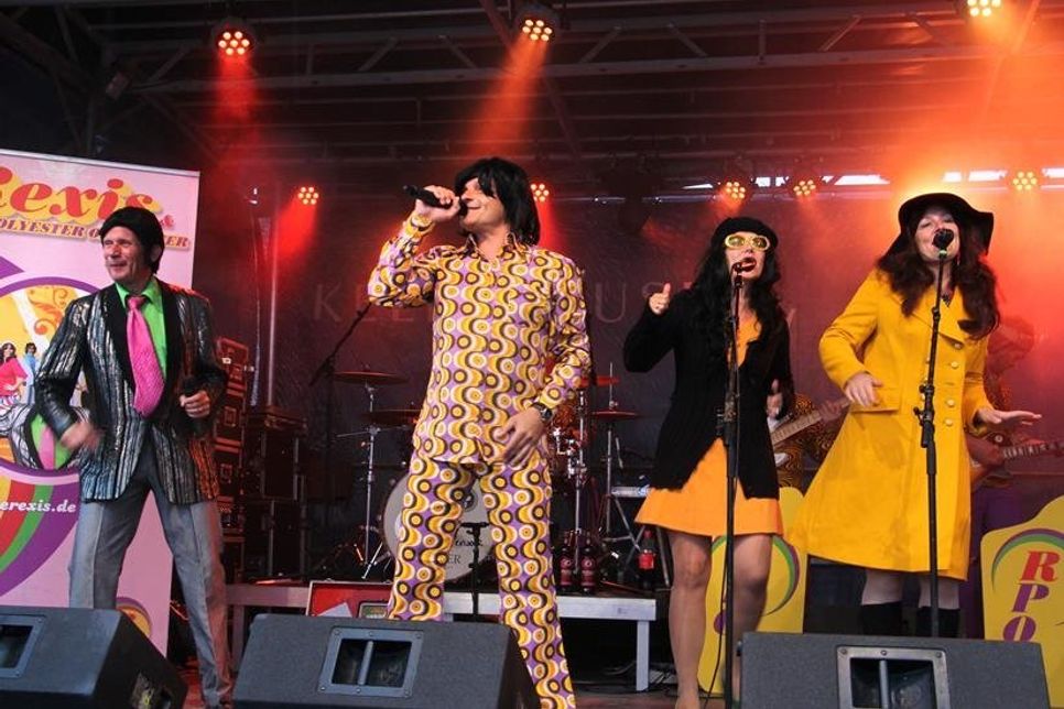 Unterwegs im Auftrag von Schlagermusik und Modegeschmack der 70er: die Rexis.
