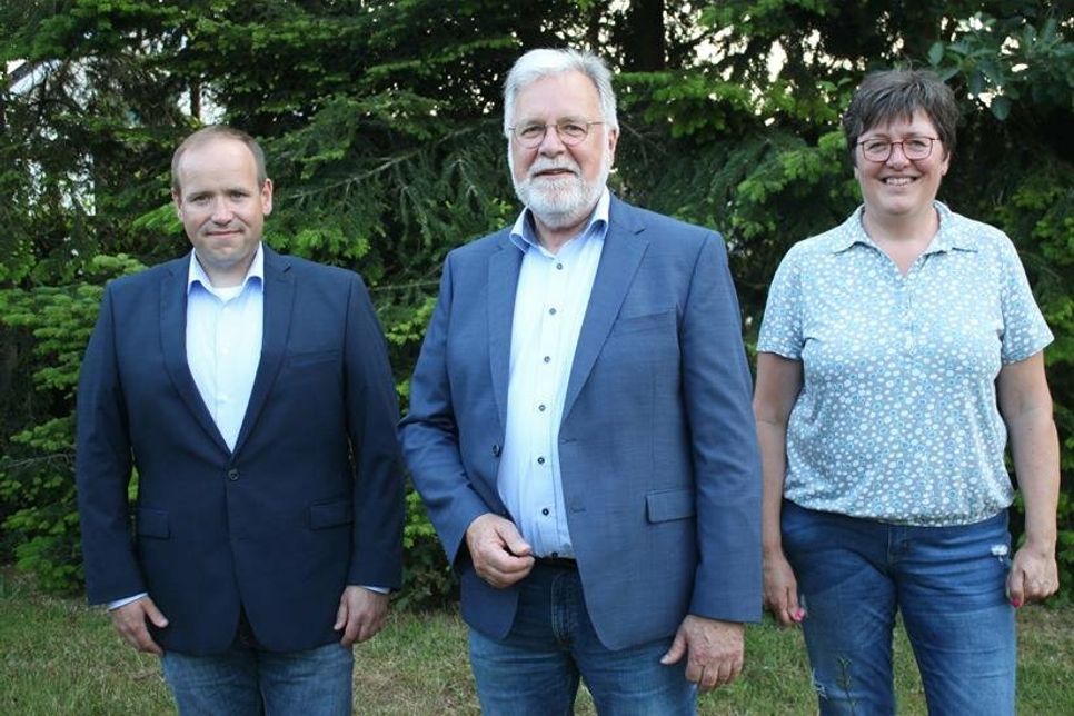 Das Trio an der Gemeindespitze Manhagens: Sascha Seehase, Andreas Kröger und Ute Estermann (v. lks.).