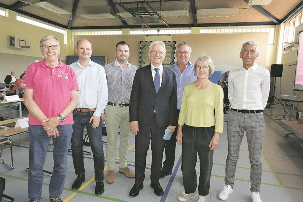 Dieter Holst wurde von den Fraktionen der Stadtvertretung verabschiedet.