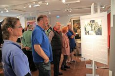 Die Ausstellung gibt tiefe Einblicke in die Entwicklung der Stadt Neustadt und das Engagement ihrer Bürger.