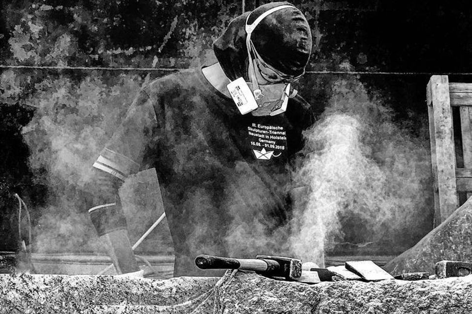 1. Preis: Dr. Arnulf Scheel aus Neustadt hielt Künstler Alghamian bei der Arbeit fest.