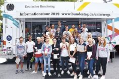 Klassenfoto der 8b nach dem Besuch des Infomobils des Deutschen Bundestages in Timmendorfer Strand.