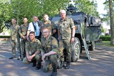 Soldaten der Patenkompanie mit Bürgermeister Klaus Winter.