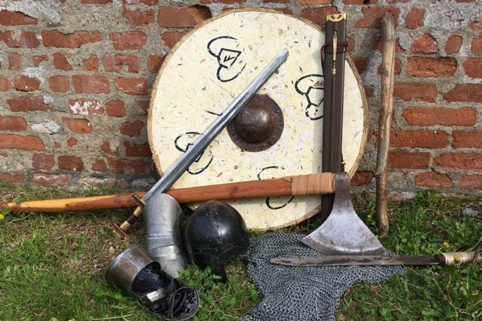 Historische Waffenschau im zeiTTor Museum.