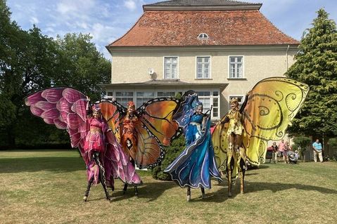 Ein beeindruckendes Bild boten die Schmetterlinge der Kunstfabrik Stelzen-Art. (Foto: Edda David)