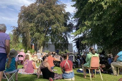 Zahlreiche Familien und Zuschauende genossen das abwechslungsreiche Programm des Familientages 2022. (Foto: Edda David)