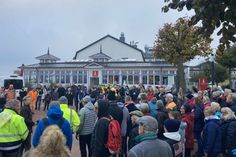Rund 220 Helfer trafen sich am 25. Oktober zur großen Strand-Aufräumaktion von Gemeinde und Tourismus-Service Grömitz.